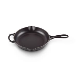 https://www.hartsofstur.com/media/catalog/product/cache/e92c7f34499ec9d5ecf9029aa98f99aa/2/0/201822300-Le-Creuset-Signature-Satin-Black-Cast-Iron-23cm-Skillet-New_1.jpg