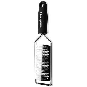 https://www.hartsofstur.com/media/catalog/product/cache/e92c7f34499ec9d5ecf9029aa98f99aa/4/5/45004-Microplane-Gourmet-Series-Fine-Grater-Black-600px.jpg